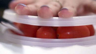 Tomato slicing hack lid